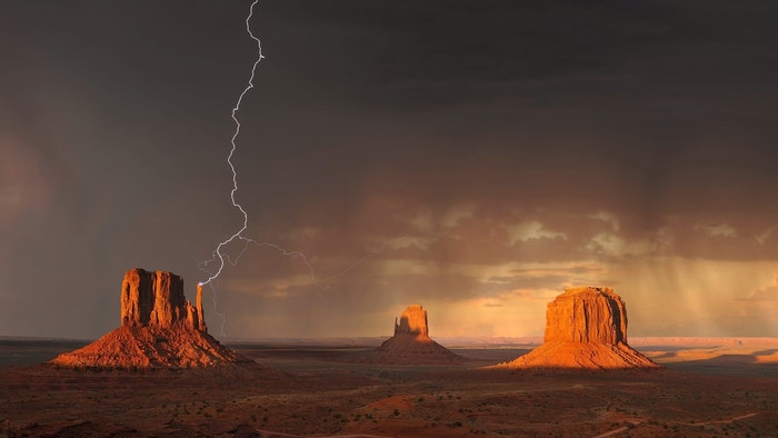 How to Photograph Lightning (Techniques for Maximum Impact)