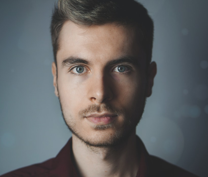 1 Light Setup for Portraits (10 Best Lighting Patterns)